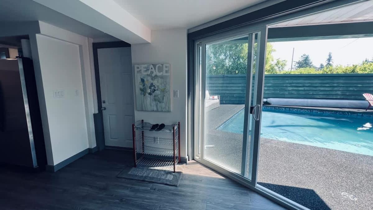 Tranquil Oasis 2 Bedroom Suite With Pool View Victoria Buitenkant foto